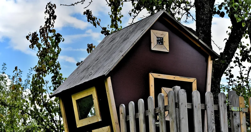 Cabane dans les arbres en famille : ce qui marche et ce qui rate