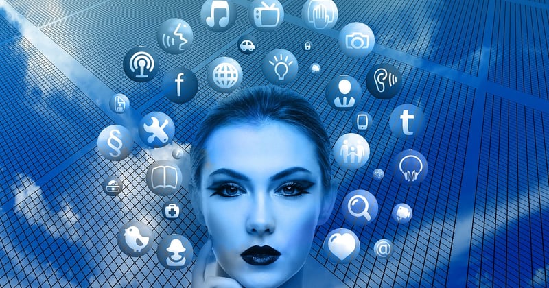 Rencontrer d'autres voyageurs en solo : astuces et applications