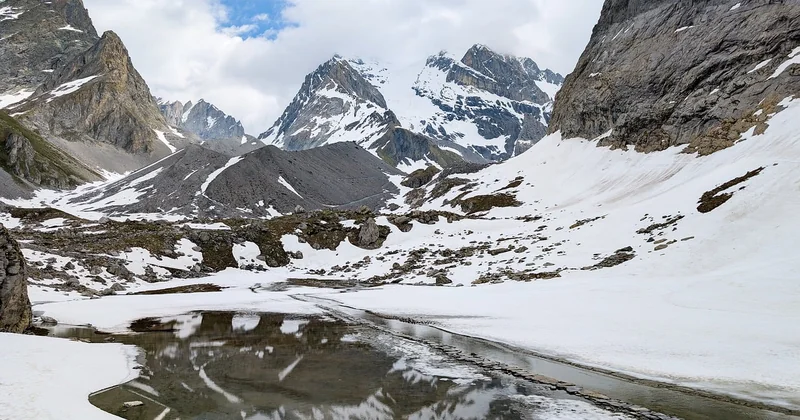Comparatif : cinq profils de lacs de montagne français