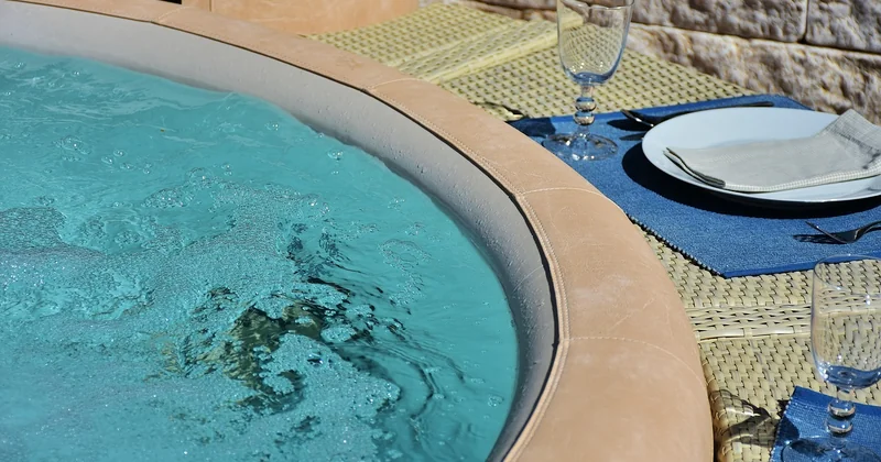 Cabane dans les arbres avec jacuzzi : le vrai calcul
